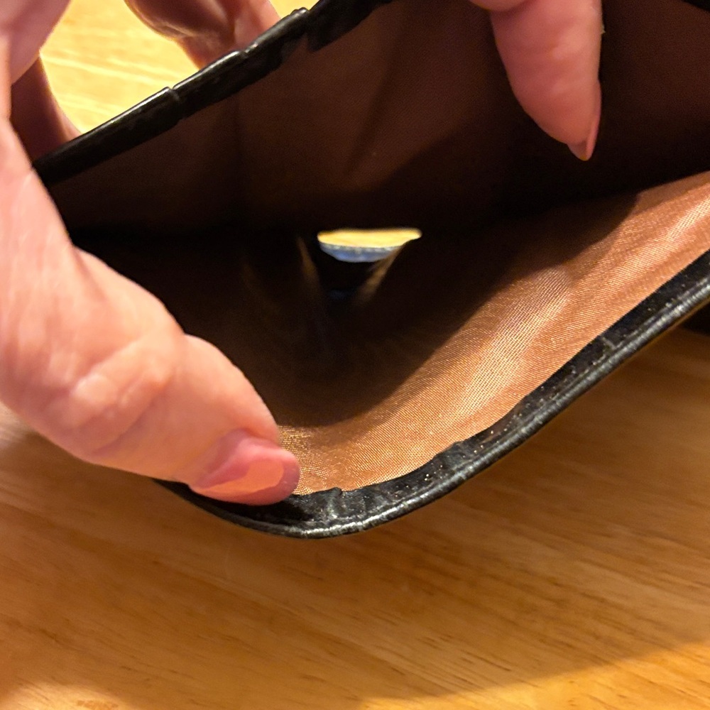 Black Leather Women's Wallet - Classic Compact Design used - Picture 4 of 7